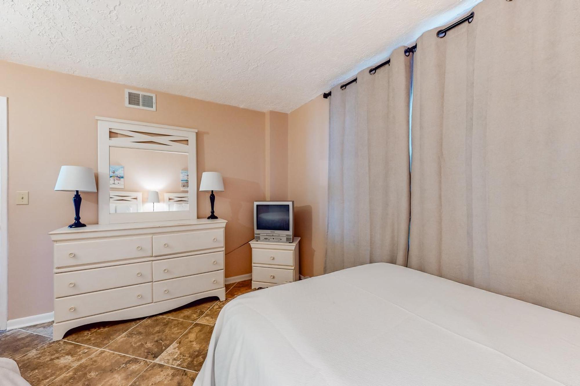 Romar Tower By Meyer Vacation Rentals Orange Beach Room photo